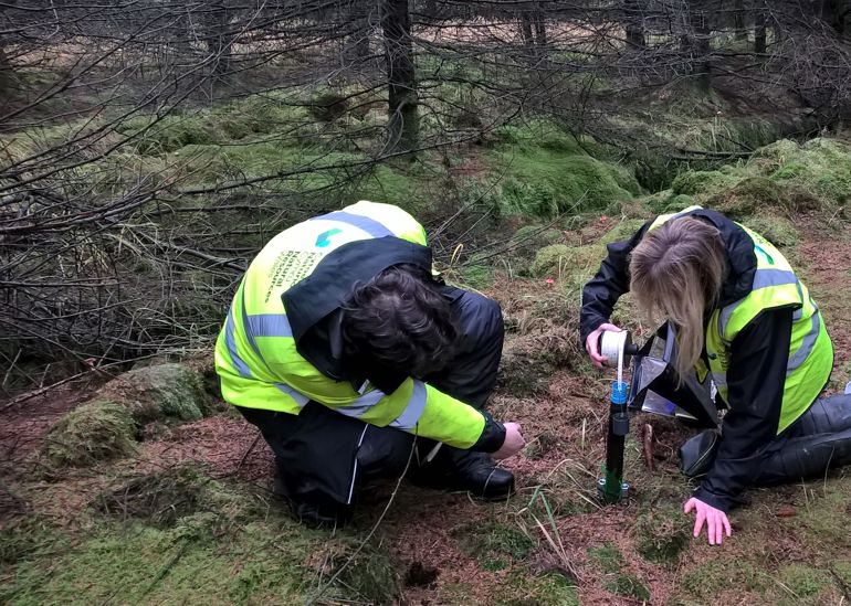 Two NRW staff members measuring the Dipwell