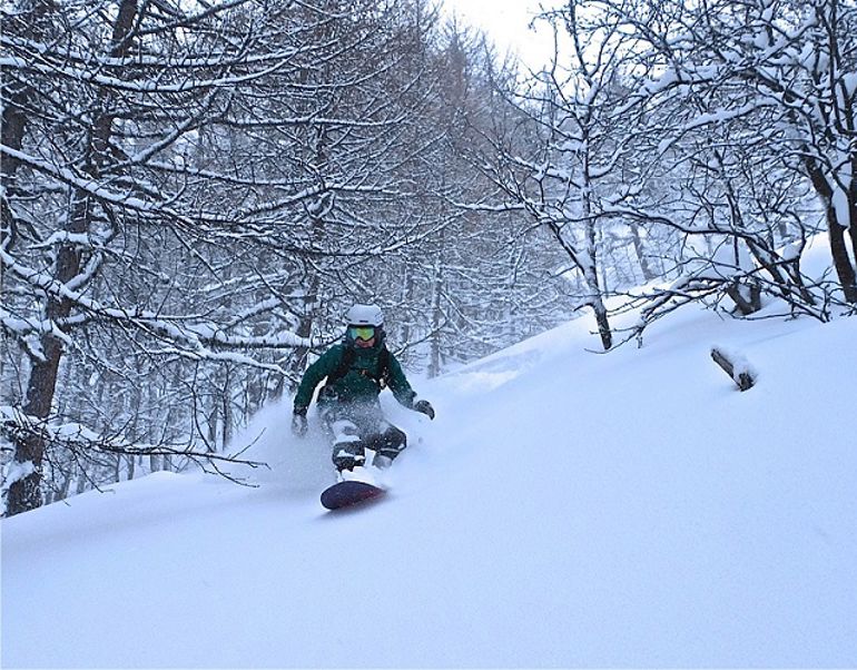 Rhiannon Cottrell snowboarding