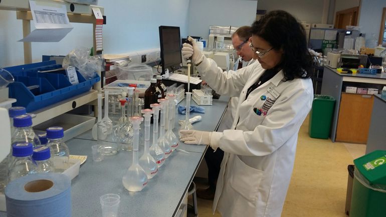 NRW staff member in action at the new environmental analysis laboratory